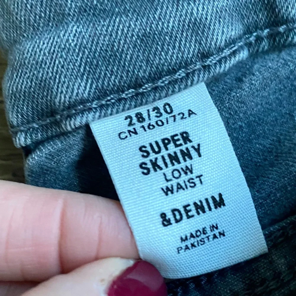 & Denim Super Skinny Low Waist Jeans Grey Size 28/30 - Picture 8 of 9